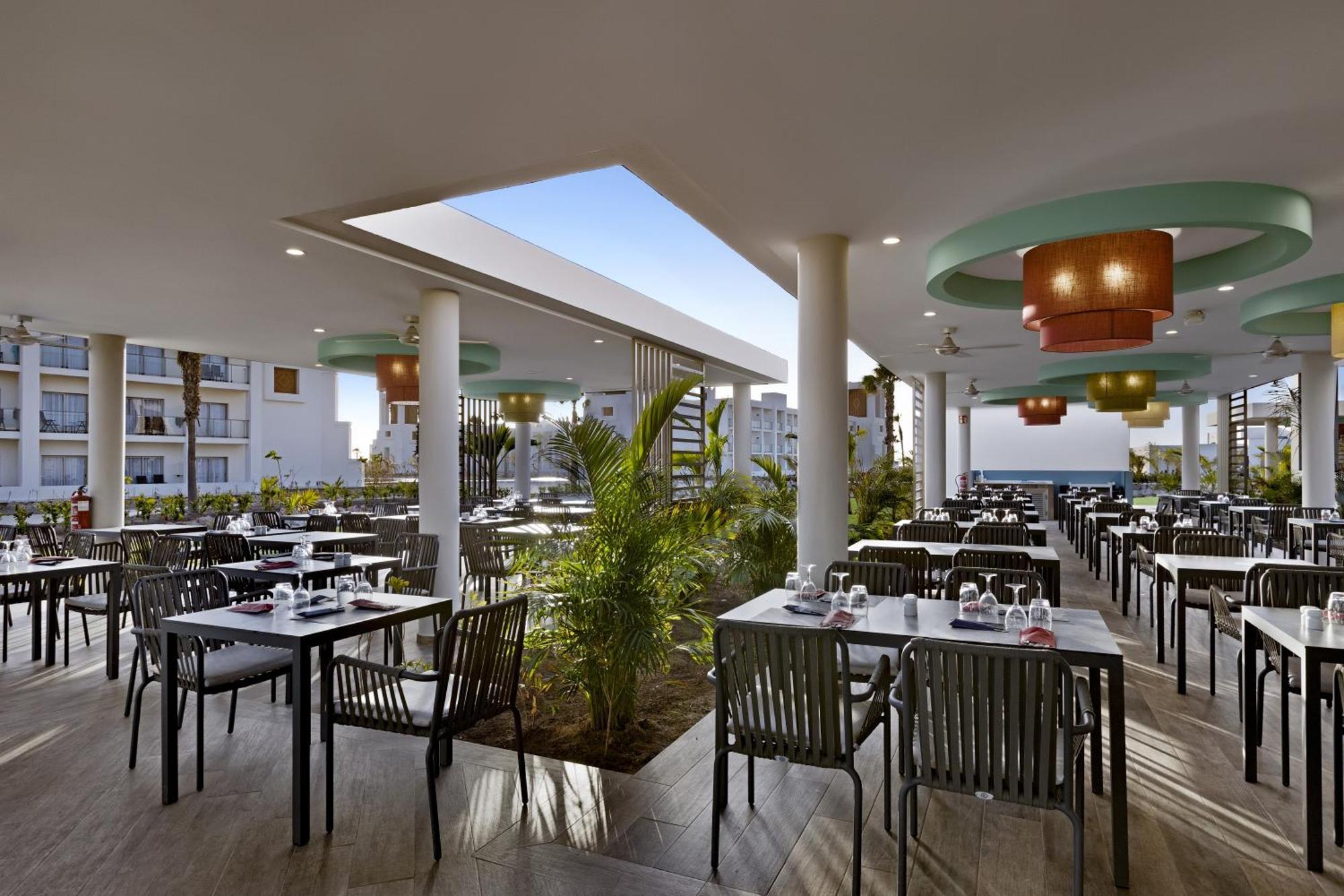 Hotel Riu Palace Santa Maria Esterno foto